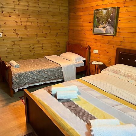 Bujtina Uji I Panjes, Log Cabins Dukat エクステリア 写真