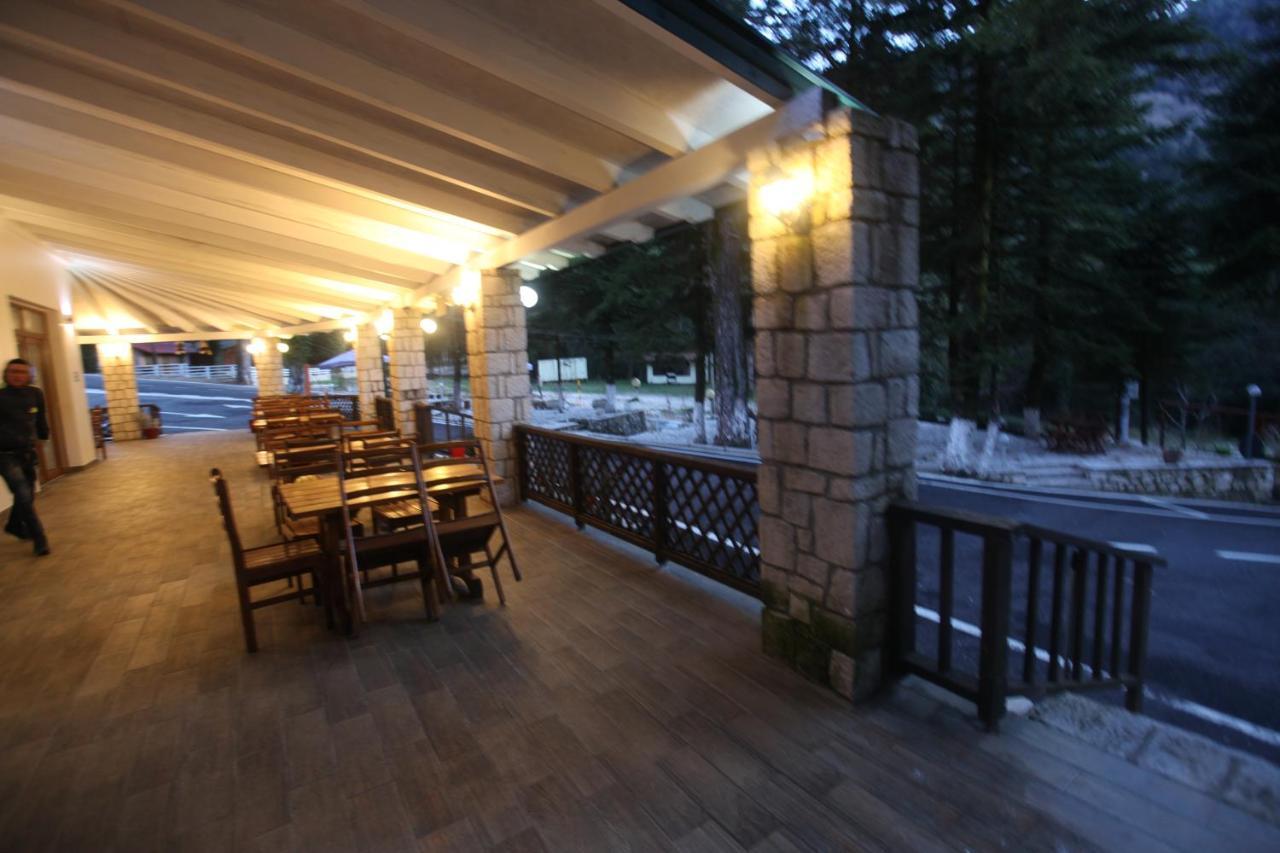 Bujtina Uji I Panjes, Log Cabins Dukat エクステリア 写真
