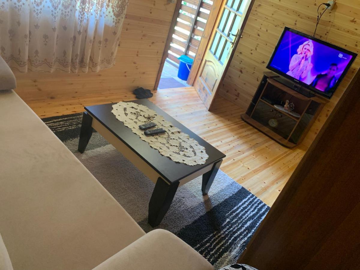 Bujtina Uji I Panjes, Log Cabins Dukat エクステリア 写真