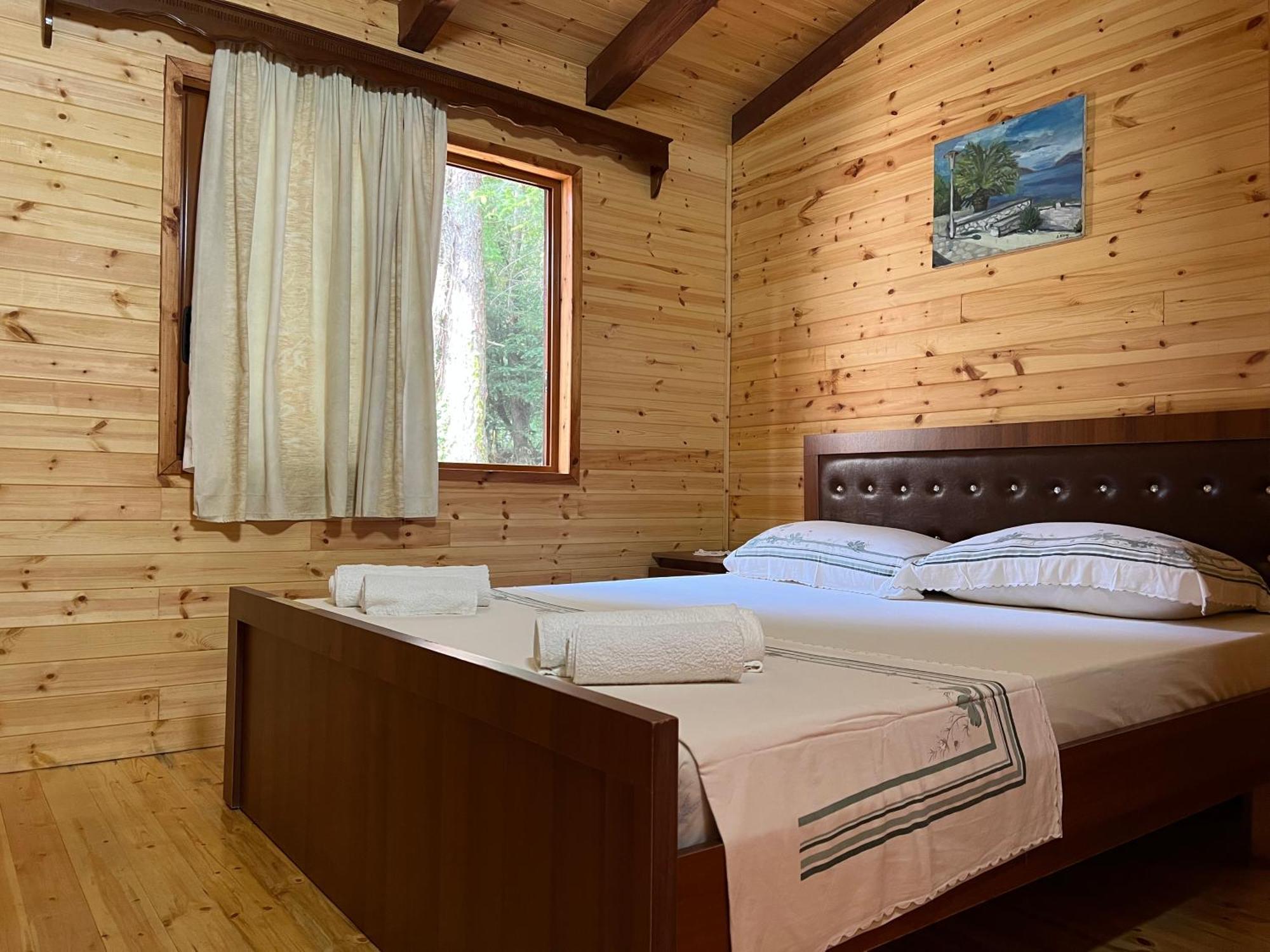 Bujtina Uji I Panjes, Log Cabins Dukat エクステリア 写真