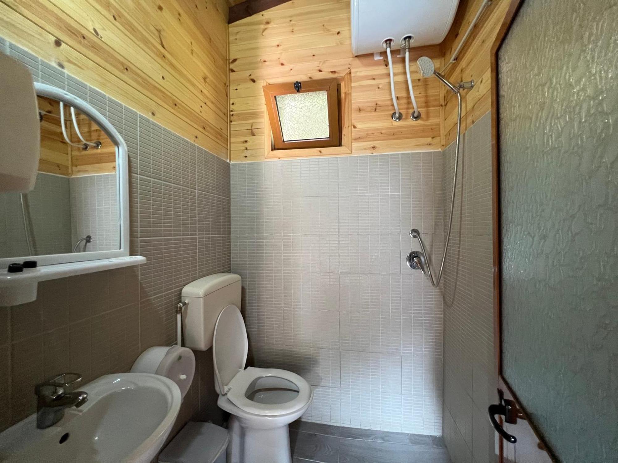 Bujtina Uji I Panjes, Log Cabins Dukat エクステリア 写真