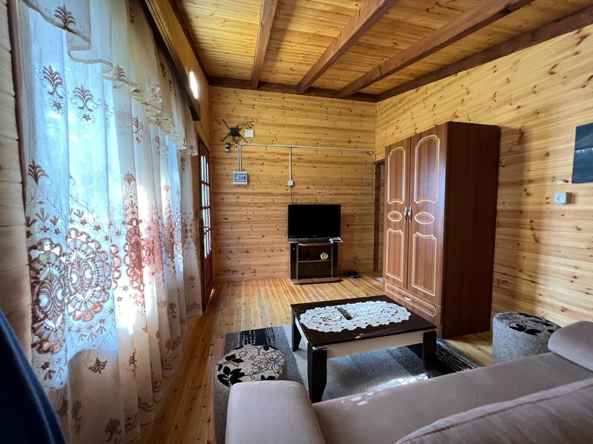 Bujtina Uji I Panjes, Log Cabins Dukat エクステリア 写真
