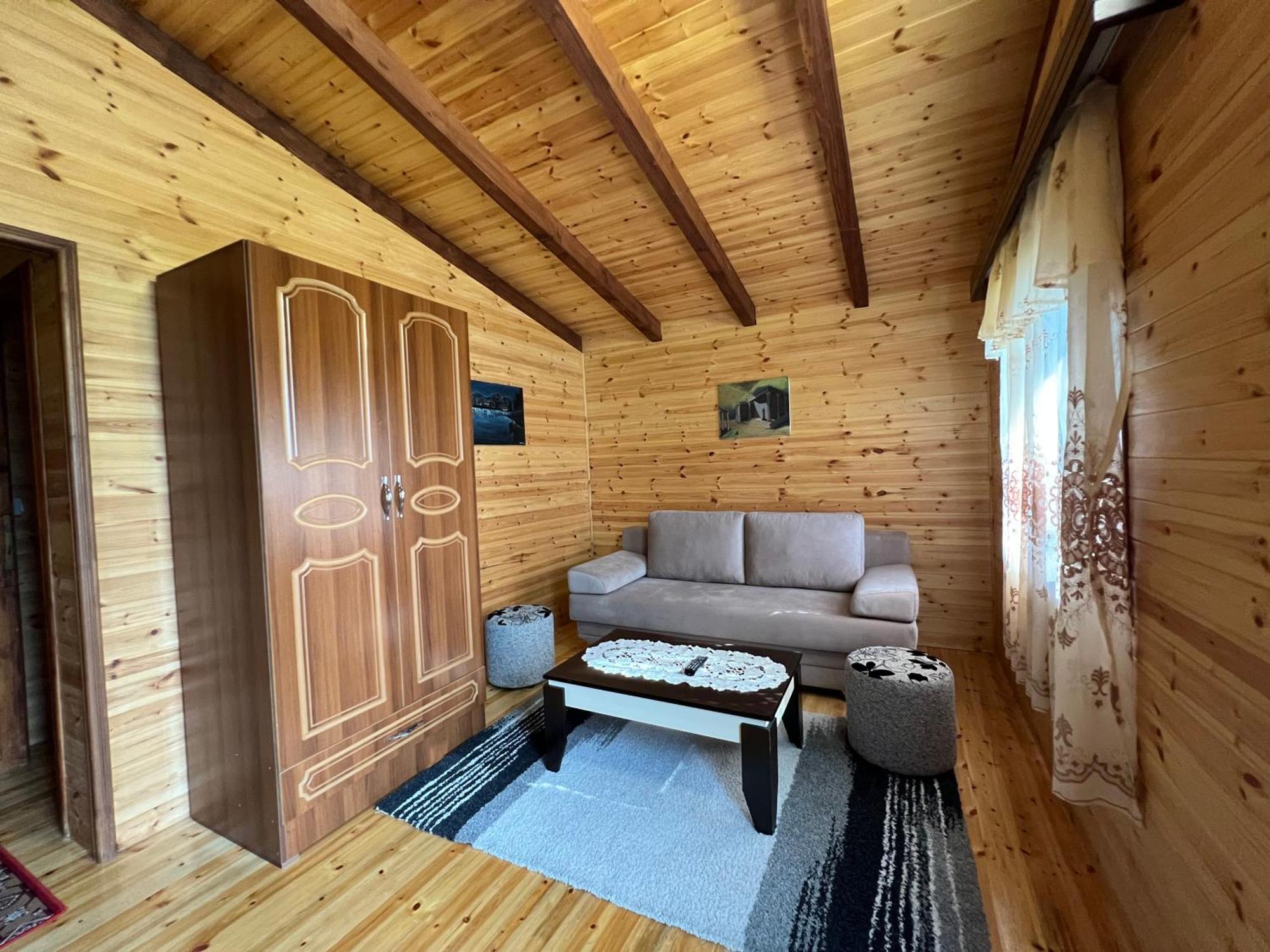Bujtina Uji I Panjes, Log Cabins Dukat エクステリア 写真