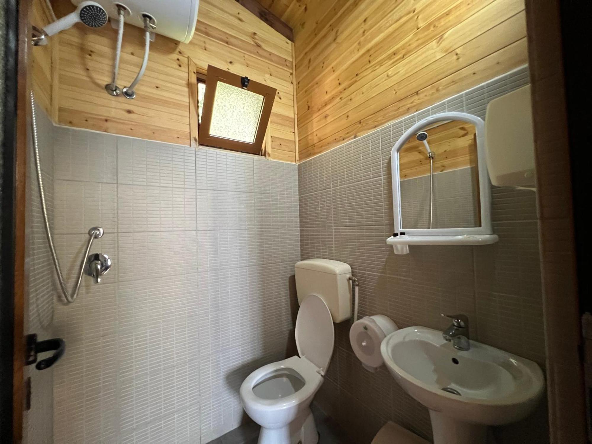 Bujtina Uji I Panjes, Log Cabins Dukat エクステリア 写真