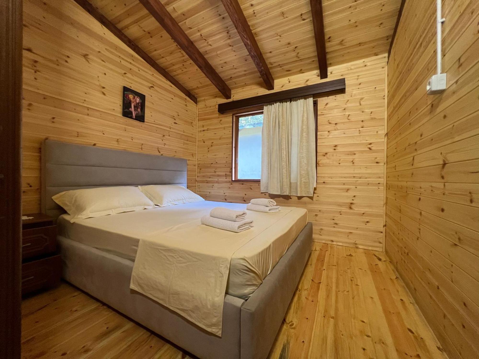 Bujtina Uji I Panjes, Log Cabins Dukat エクステリア 写真