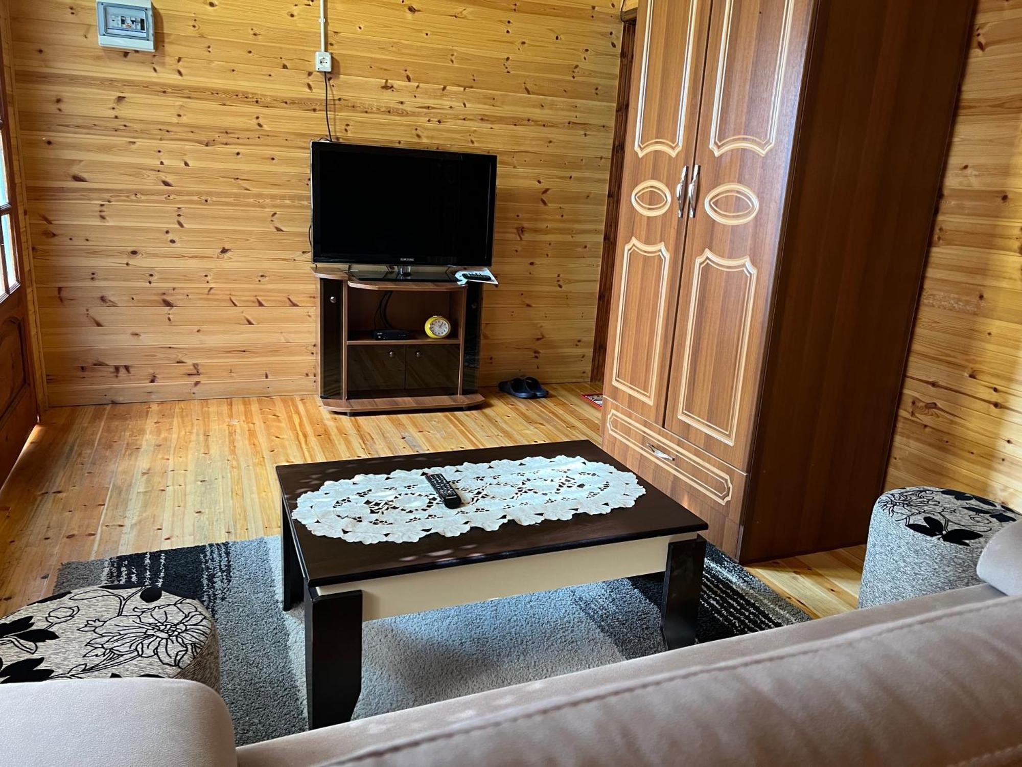 Bujtina Uji I Panjes, Log Cabins Dukat エクステリア 写真