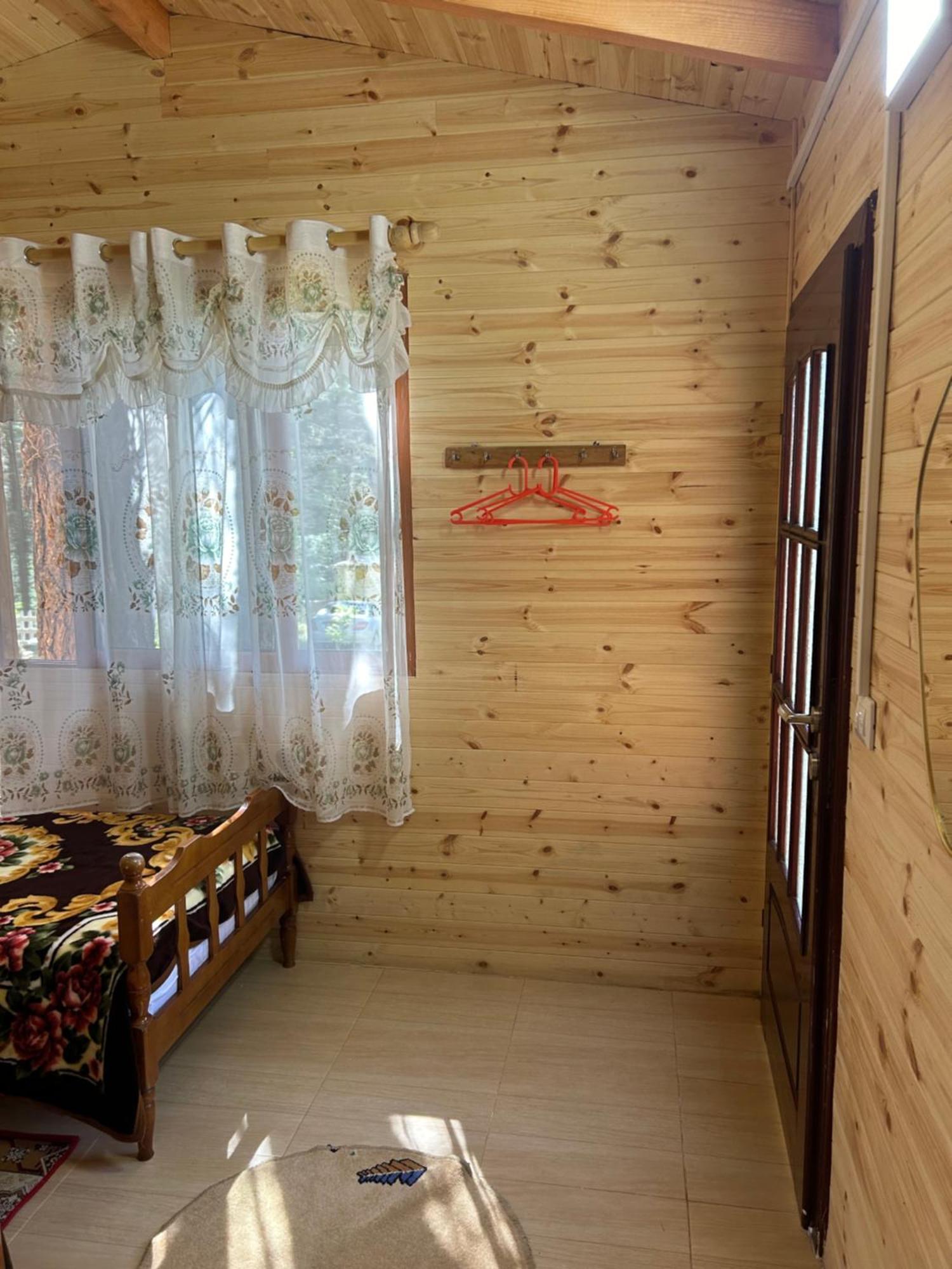 Bujtina Uji I Panjes, Log Cabins Dukat エクステリア 写真