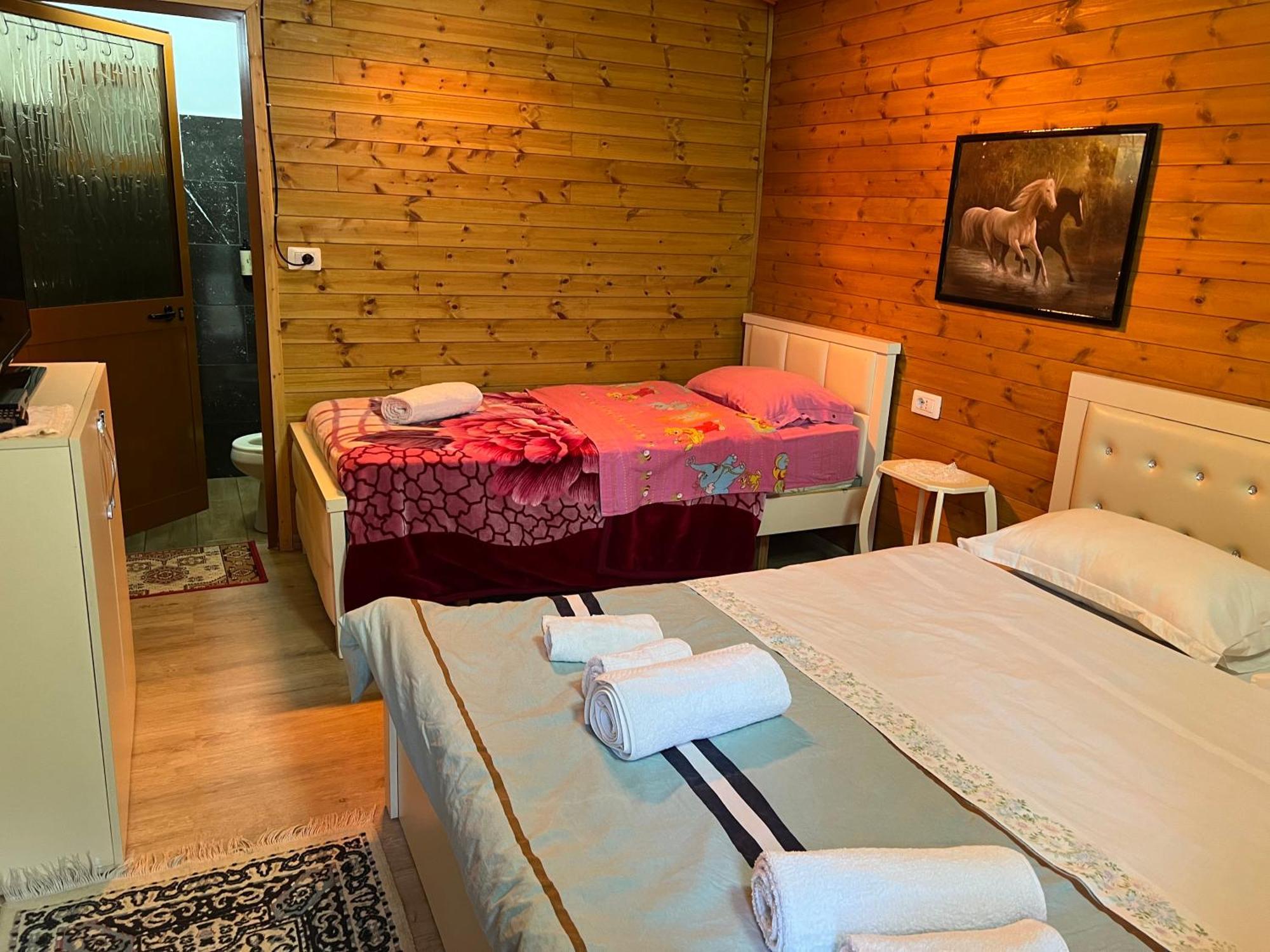 Bujtina Uji I Panjes, Log Cabins Dukat エクステリア 写真