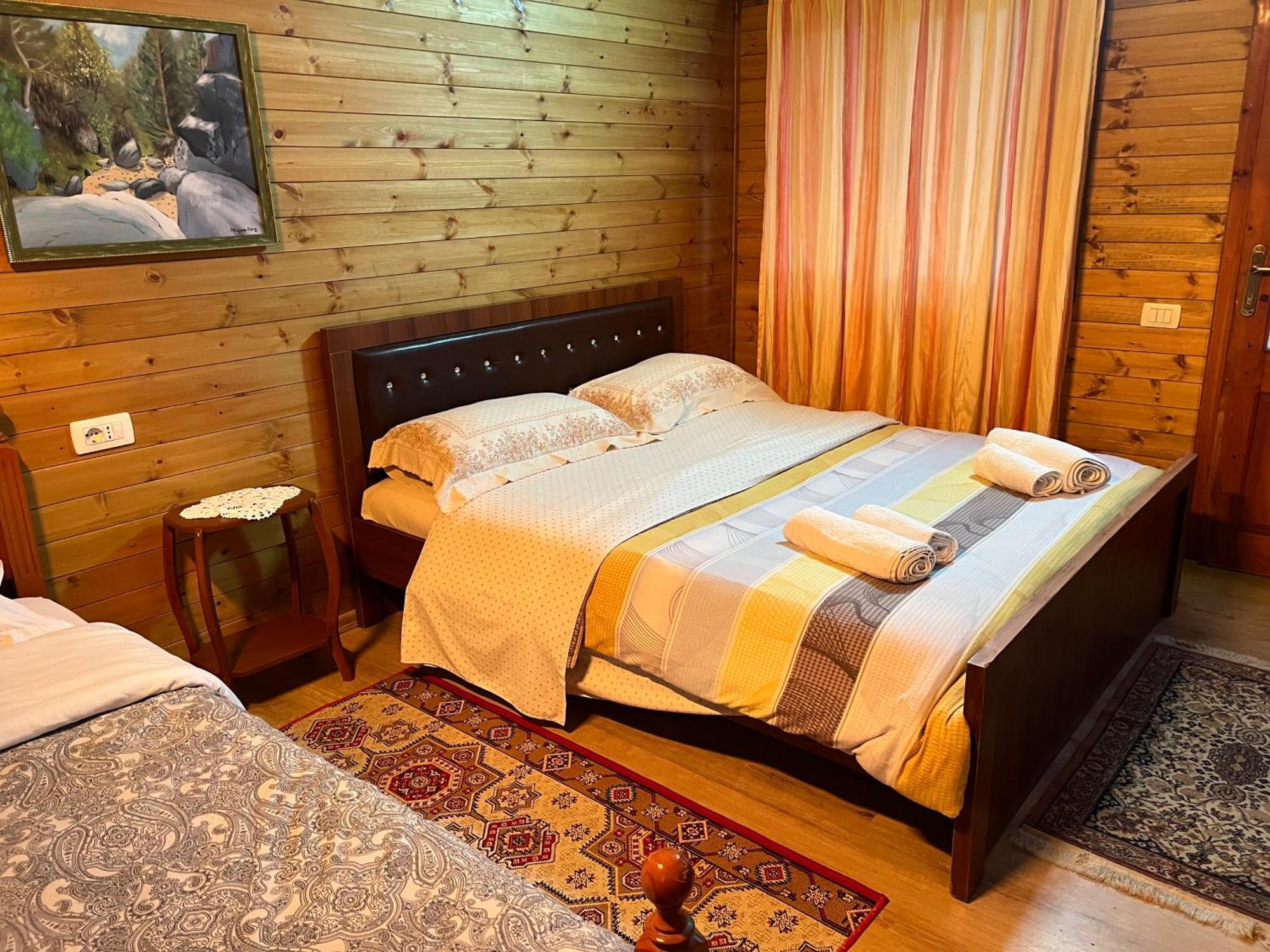Bujtina Uji I Panjes, Log Cabins Dukat エクステリア 写真